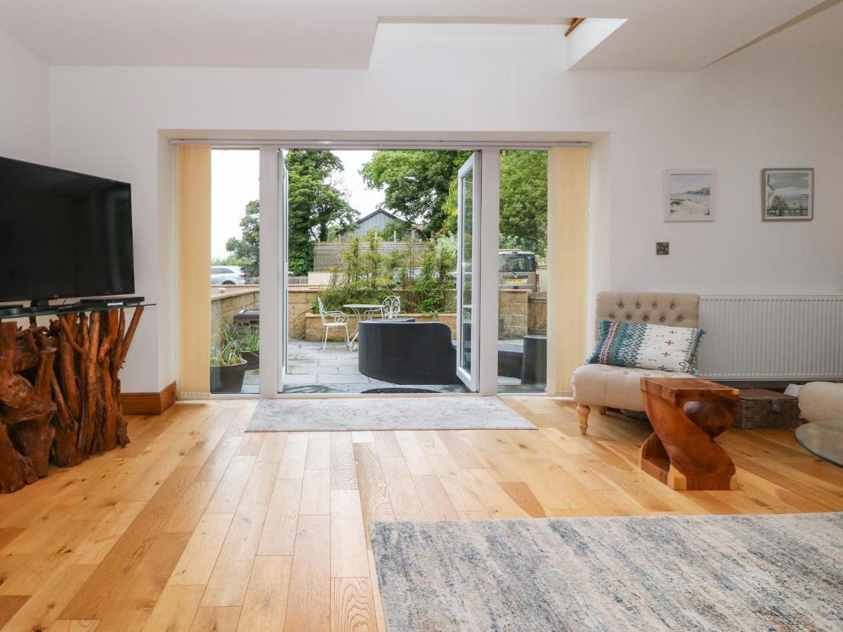 On The Straits Villa Menai Bridge Exterior photo