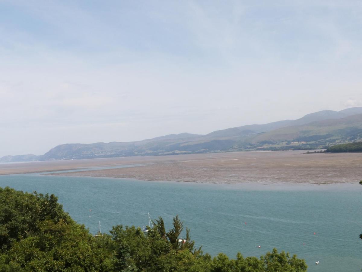 On The Straits Villa Menai Bridge Exterior photo